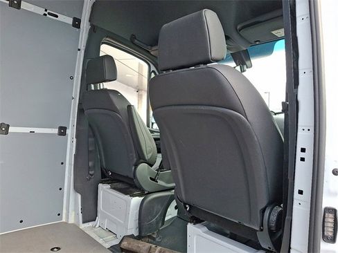 Used 2025 Mercedes-Benz Sprinter 2500 image 12