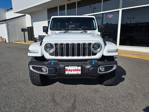 Used 2024 Jeep Wrangler Unlimited Sahara w/ Technology Group AWD/4WD image 4