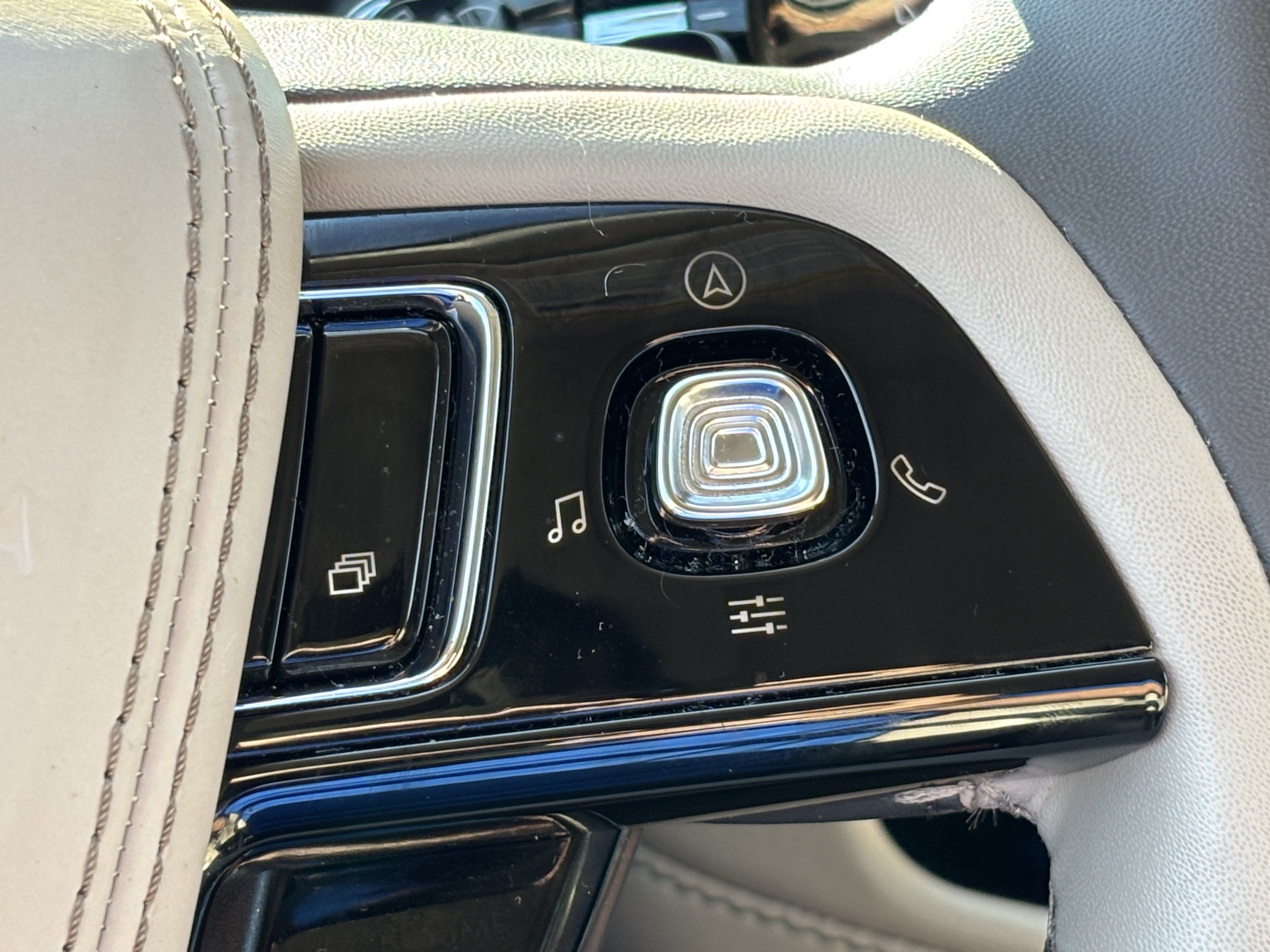 Used 2022 Lincoln Aviator AWD w/ Premium Package image 22