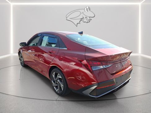 Certified 2024 Hyundai Elantra Limited image 2