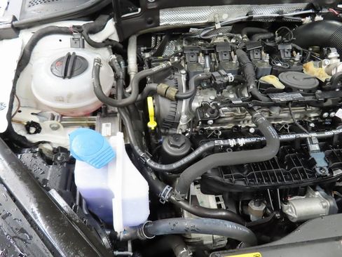 Used 2016 Volkswagen Golf R 4-Door image 21