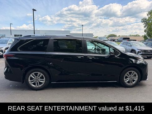 Used 2022 Toyota Sienna Limited AWD/4WD image 3