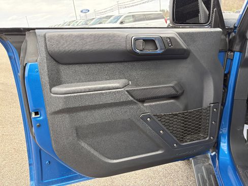 Used 2025 Ford Bronco Badlands image 28