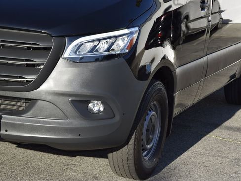 Used 2023 Mercedes-Benz Sprinter 2500 image 9