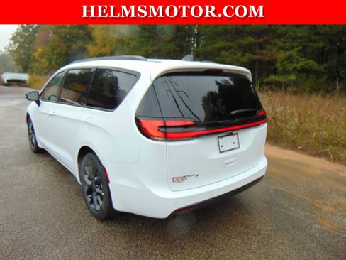 New 2026 Chrysler Pacifica Select w/ S Appearance Package image 8