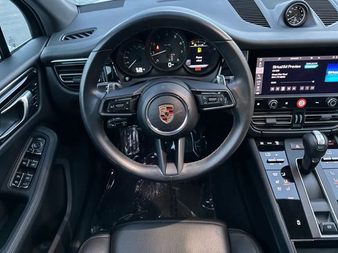 Certified 2025 Porsche Macan image 15