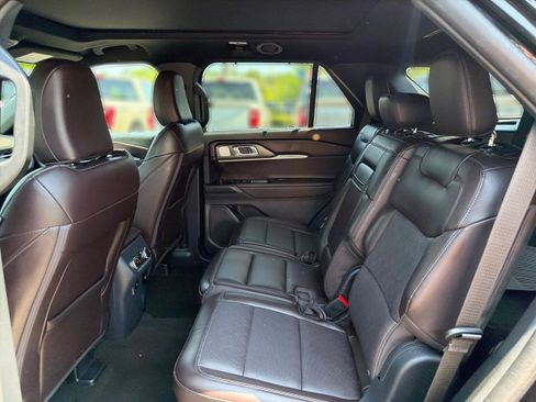 Used 2025 Ford Explorer Platinum AWD/4WD image 12