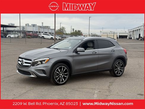 Used 2017 Mercedes-Benz GLA 250 4MATIC w/ Premium Package image 1