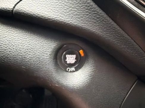 Used 2019 Jeep Cherokee Trailhawk AWD/4WD image 10