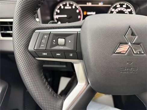 New 2026 Mitsubishi Outlander SE image 33