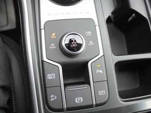 New 2025 Kia Sorento EX image 25