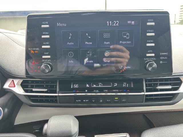 Used 2024 Toyota Sienna LE AWD/4WD image 23