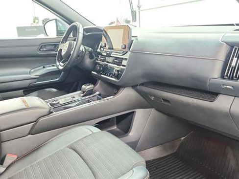 Used 2025 Nissan Pathfinder Rock Creek image 24
