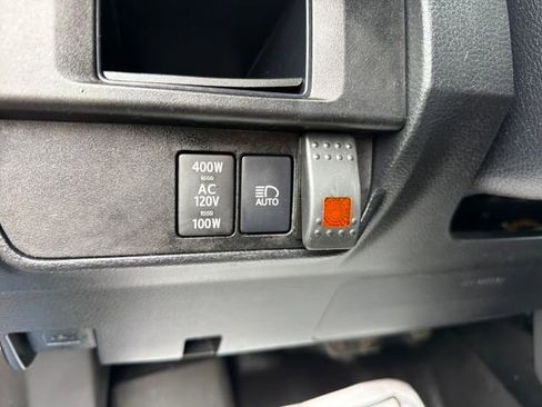 Used 2018 Toyota Tacoma TRD Off-Road image 18