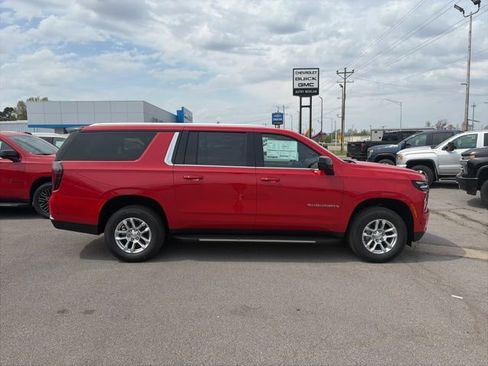 New 2026 Chevrolet Suburban LS image 7