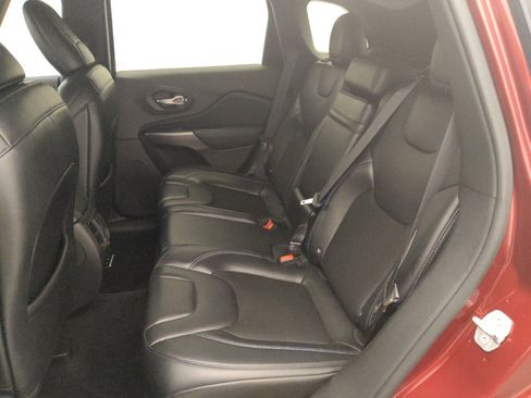 Used 2019 Jeep Cherokee Latitude Plus FWD image 18