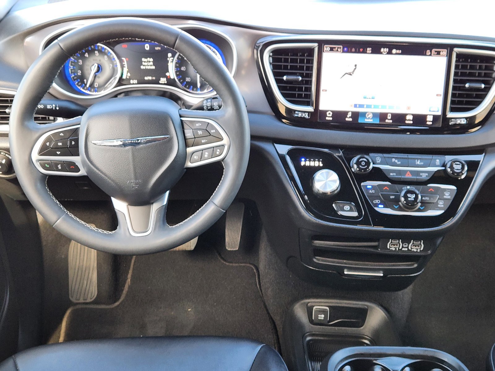 Used 2025 Chrysler Pacifica Select FWD image 28