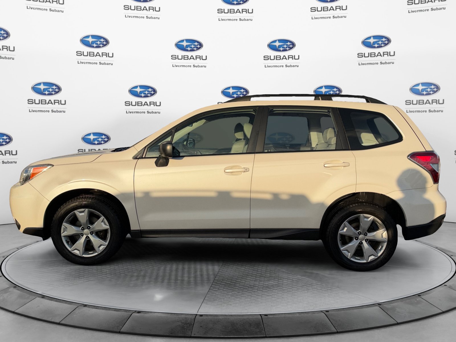 Used 2015 Subaru Forester 2.5i w/ Alloy Wheel Package AWD/4WD image 4