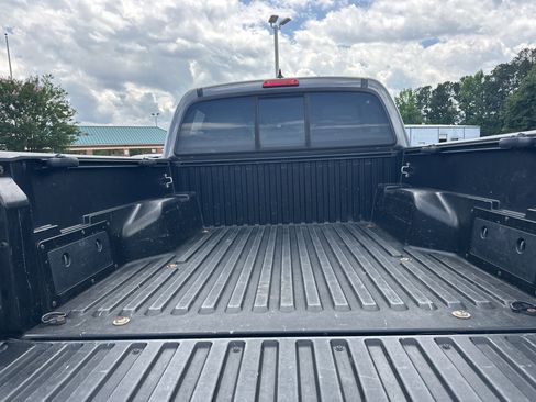 Used 2014 Toyota Tacoma 4x4 Double Cab w/ SR5 Package image 18