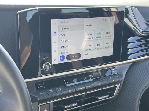 Used 2025 Toyota Camry SE image 6