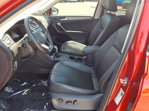 Certified 2023 Volkswagen Tiguan SE w/ Panoramic Sunroof Package FWD image 19