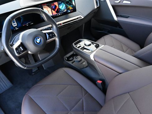 Certified 2025 BMW iX xDrive50 w/ Premium Package AWD/4WD image 14