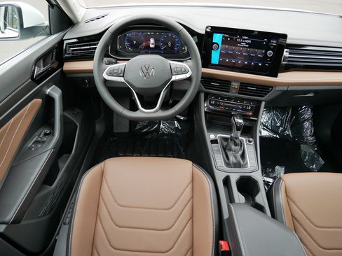 New 2025 Volkswagen Jetta SEL image 9