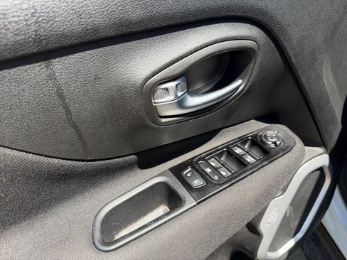 Used 2020 Jeep Renegade Sport FWD image 15