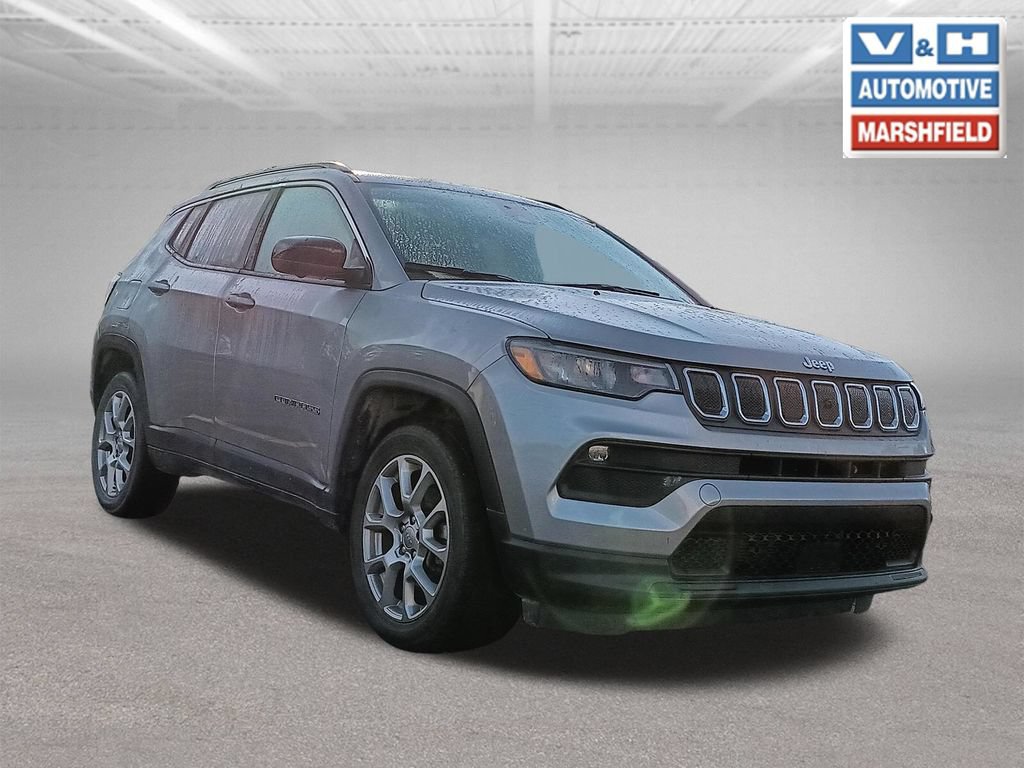Used 2022 Jeep Compass Latitude w/ Sun and Sound Group AWD/4WD image 1
