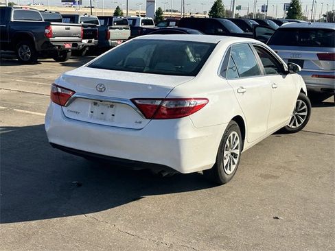 Used 2016 Toyota Camry LE image 5