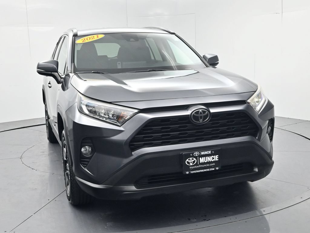 Used 2021 Toyota RAV4 XLE AWD/4WD image 2