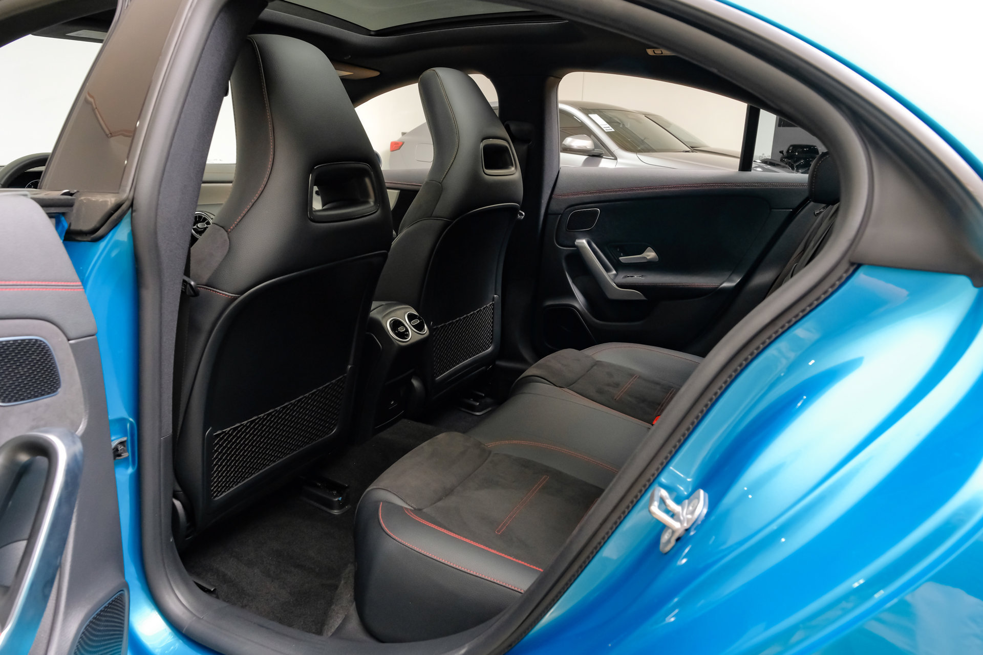 Used 2025 Mercedes-Benz CLA 250 w/ AMG Night Package image 38