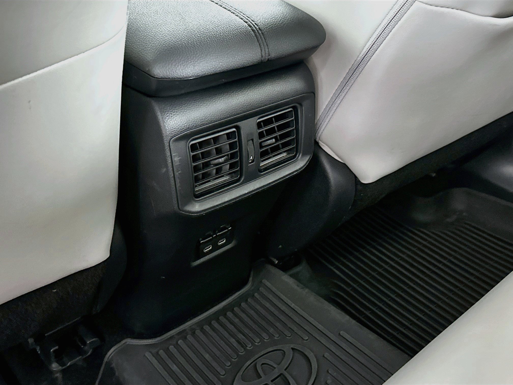 Used 2023 Toyota RAV4 XLE Premium AWD/4WD image 27