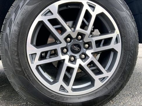 Used 2025 Ford Expedition Active AWD/4WD image 3