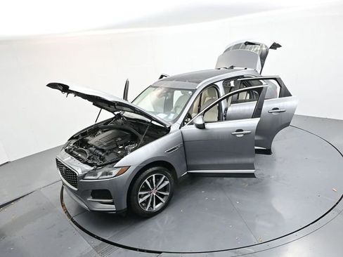 Used 2023 Jaguar F-PACE S image 39