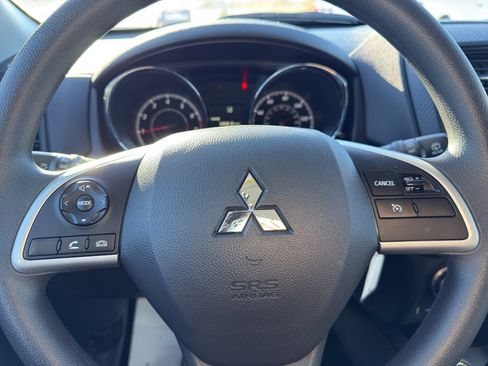 Used 2025 Mitsubishi Outlander Sport AWD image 19