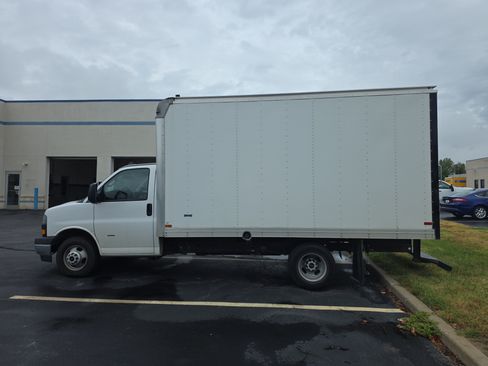 Used 2020 GMC Savana 3500 w/ Power Convenience Package RWD image 7