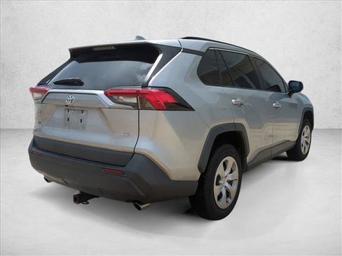 Used 2021 Toyota RAV4 LE FWD image 3
