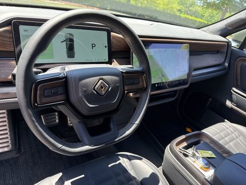 Used 2026 Rivian R1T Premium AWD/4WD image 9