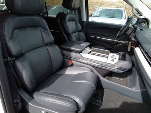 New 2026 Lincoln Navigator L Premier image 32