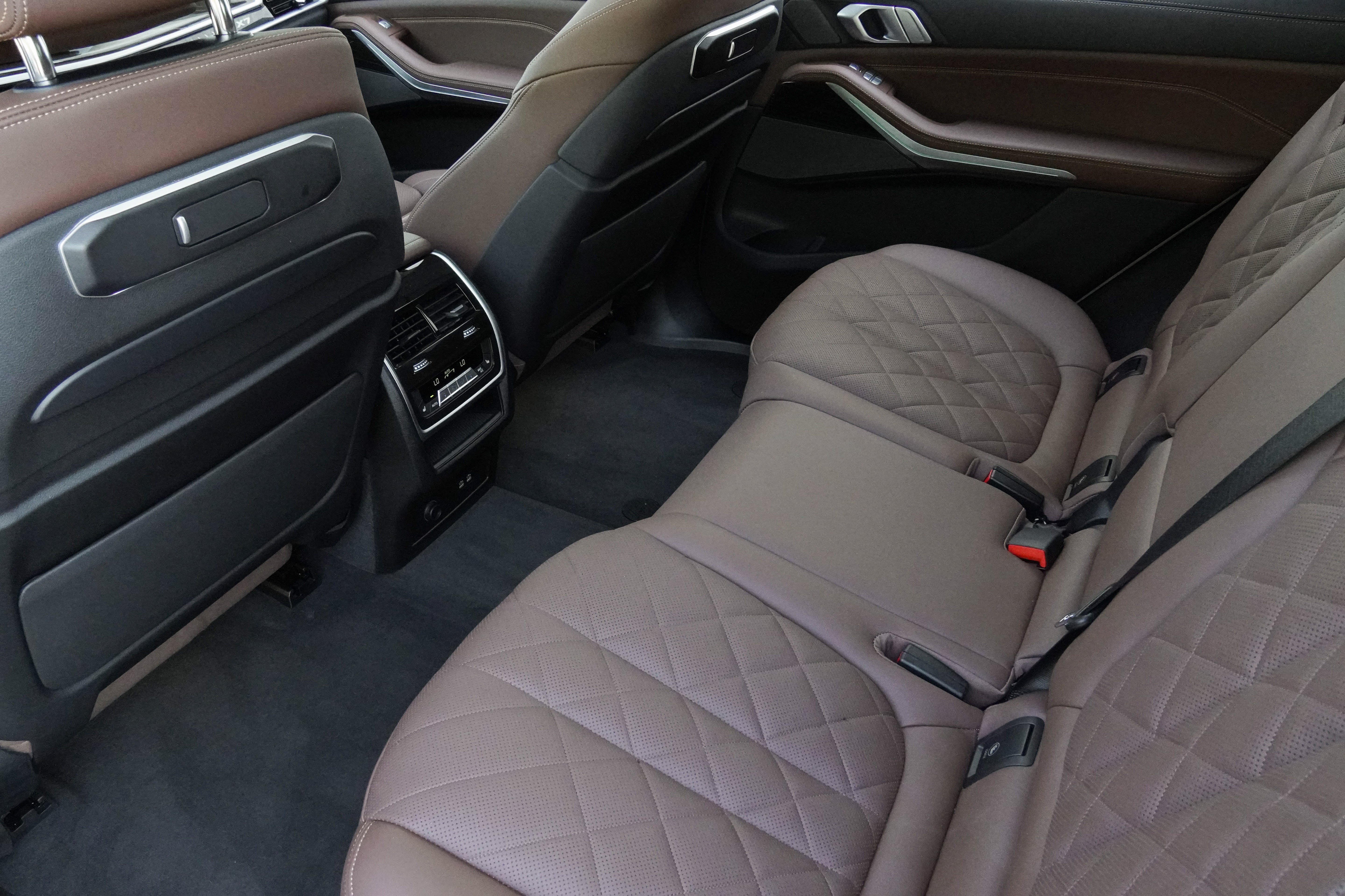 Certified 2024 BMW X7 xDrive40i w/ Premium Package AWD/4WD image 32