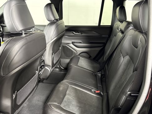 New 2025 Jeep Grand Cherokee Altitude image 14