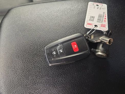 Used 2022 Toyota 4Runner Limited AWD/4WD image 28
