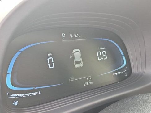 Used 2025 Hyundai Venue SEL FWD image 16