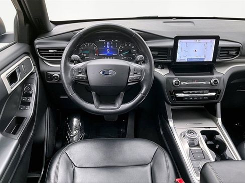 Used 2020 Ford Explorer XLT w/ Equipment Group 202A image 5