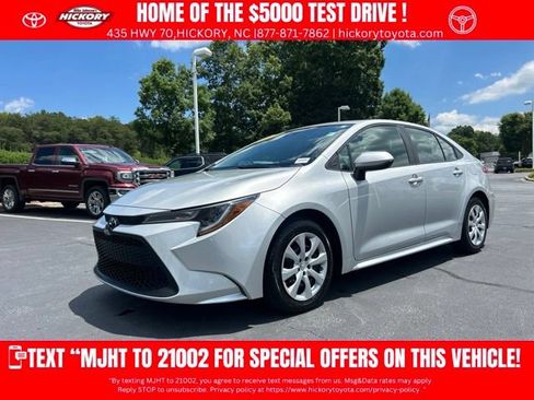 Used 2022 Toyota Corolla LE FWD image 1