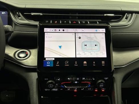 Used 2024 Jeep Grand Cherokee L Overland w/ Luxury Tech Group IV image 13