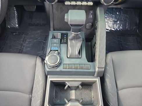 Certified 2025 Toyota Tacoma SR5 AWD/4WD image 17