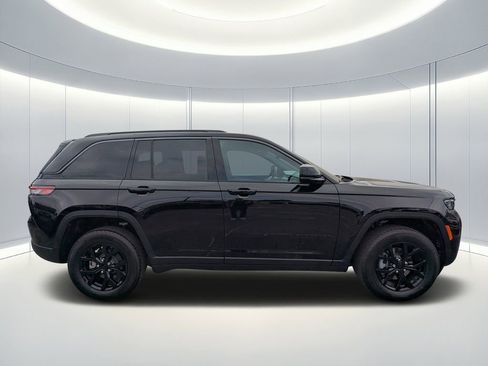 New 2026 Jeep Grand Cherokee Altitude AWD/4WD image 3