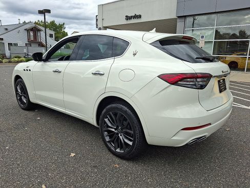 Used 2024 Maserati Levante GT Ultima AWD/4WD image 4